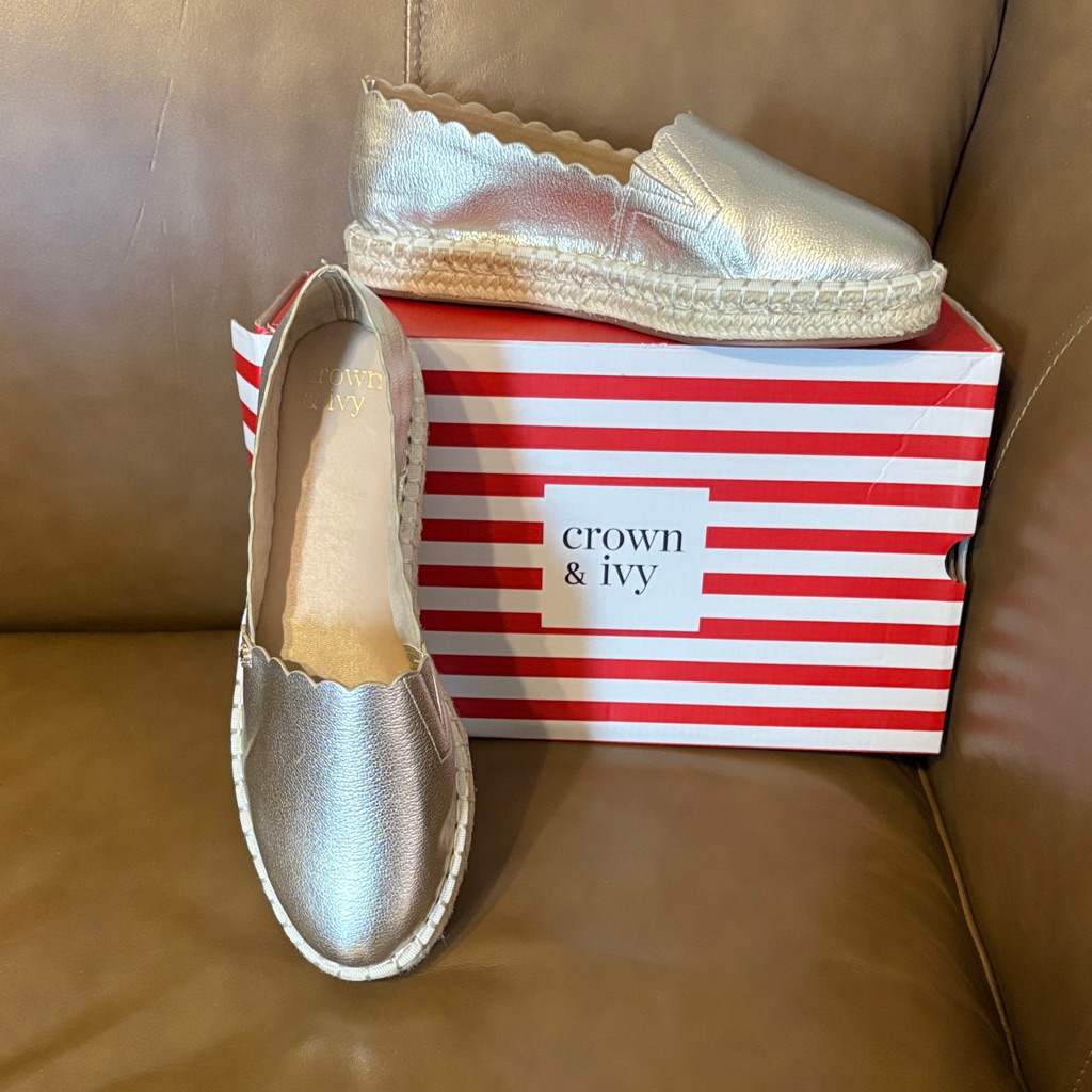 Crown Ivy Womens Metallic Silver Slippers